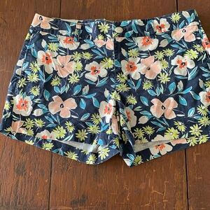 The Gap shorts with tropical flower pattern gently used